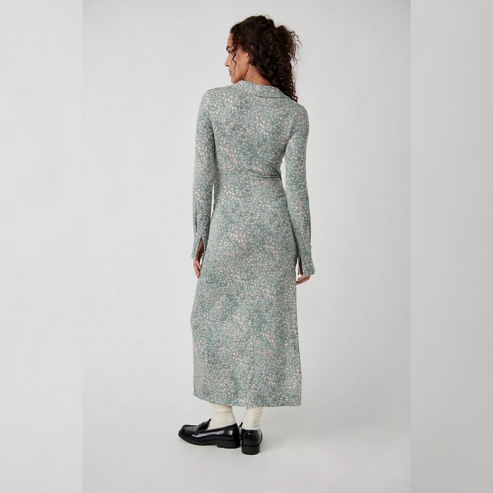 Free People Shayla Wrap Midi Dress‎ In Sky Floral With Gray Background - Picture 2 of 13